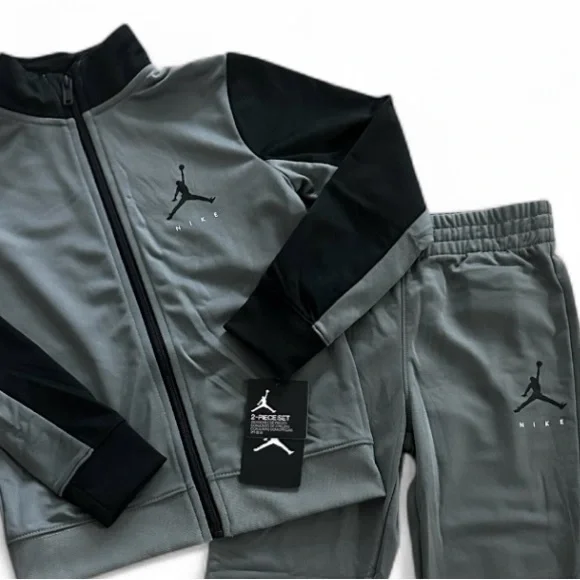 Nike Air Jordan Black and Gray Athletic 2PC Set Boys Size 5-6 NWT - Picture 5 of 5